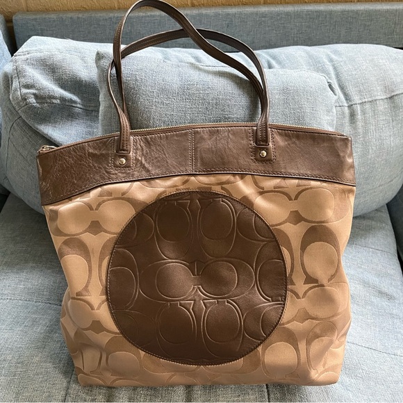 Coach tote euc size 18x14 roomy - Picture 1 of 4
